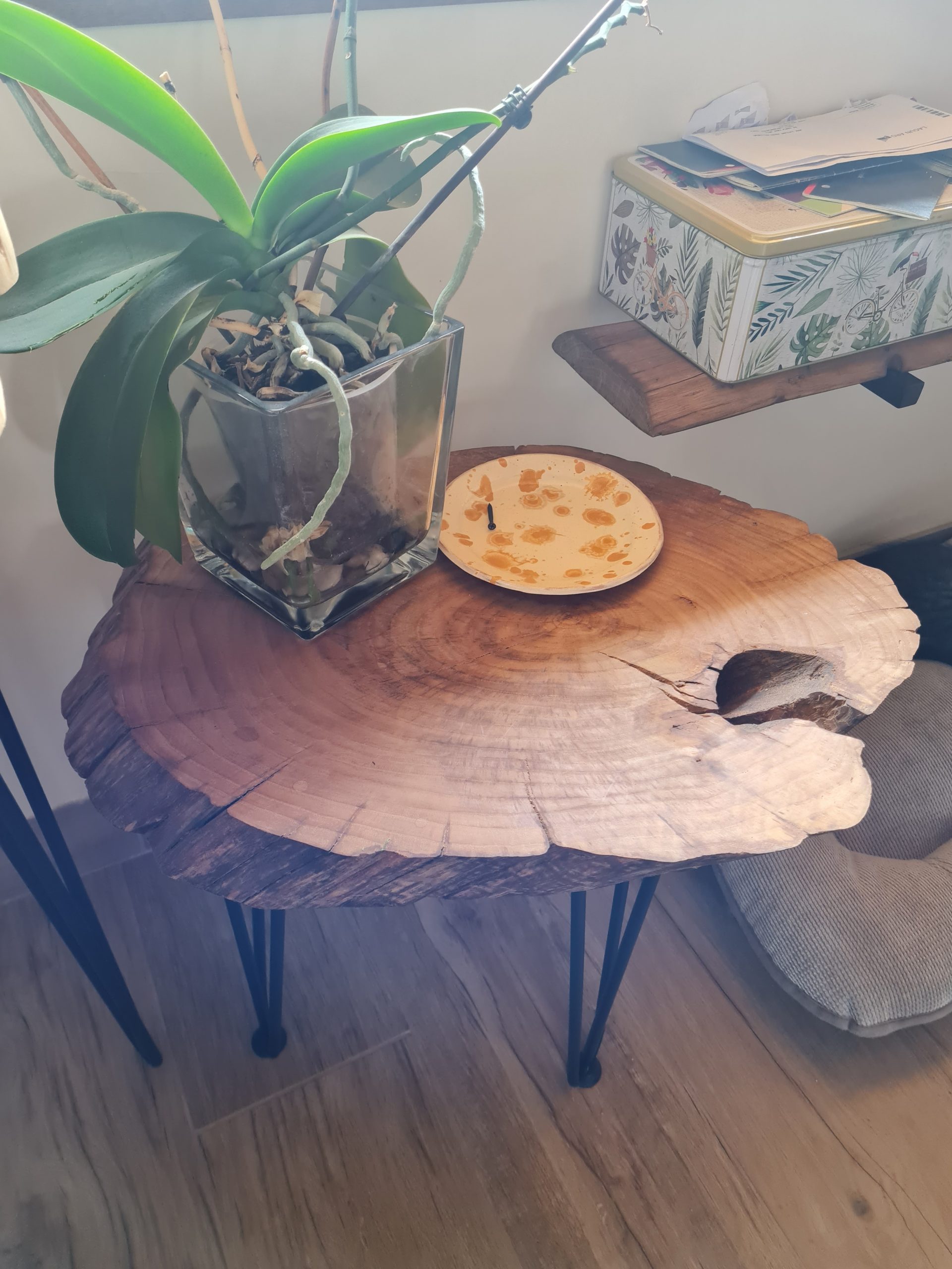 mesa auxiliar de castaño